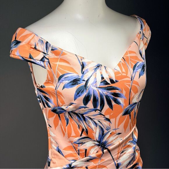 VENUS Tropical Print Off-Shoulder Midi Dress in Peach and Navy (rack 9) - Picture 4 of 10